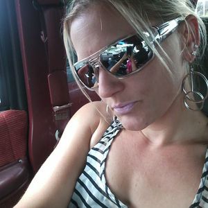 Meet your Posher, Joelle